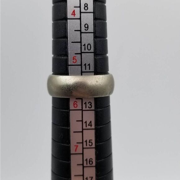 Solid sterling silver round band ring size 5.5 - Picture 1 of 2